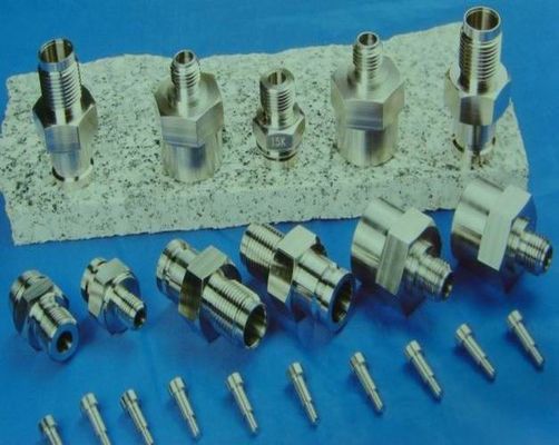 Части CNC высокой точности SUS303 0.01mm поворачивая повернутые разъемами