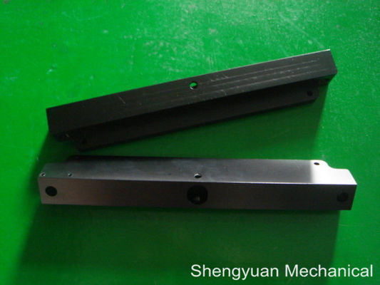 Пефорированная алюминиевая точность CNC подвергая механической обработке, чернит анодированный неравный угол