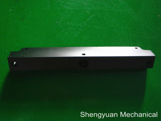 Пефорированная алюминиевая точность CNC подвергая механической обработке, чернит анодированный неравный угол