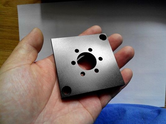 Твердость частей CNC Инджиниринга подвергая механической обработке высокая для установки оборудования