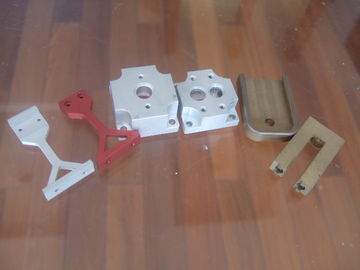 Алюминий таможни подвергли механической обработке CNC, котор разделяет обслуживание CNC точности подвергая механической обработке